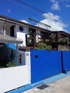 Casa em Sambaqui 50passos do mar