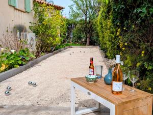 Villa Flora -150m2, Swimming Pool, Sea on Foot, Air Conditioning