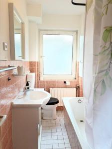 CosyHomes24 - Centrally with parking space and living room - GE11b