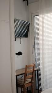 Unique 2BD 2BA Design Apt with airconditioning near Acropolis