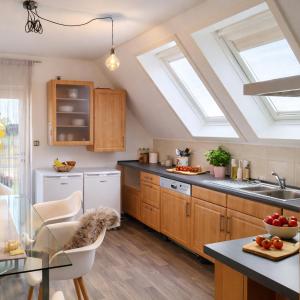 Familienfreundliche große Ferienwohnung mit Spielplatz direkt am Haus & viel Natur