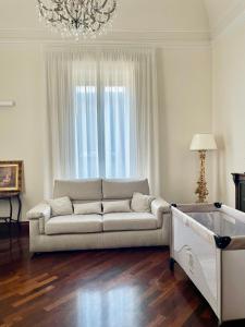 Antica Dimora Ferrari 270sqm Noble Estate by Duomo