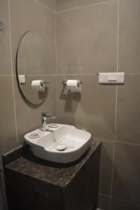 HSR Executive Home with Fast WiFi and Work Desk