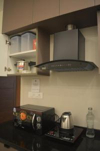 HSR Executive Home with Fast WiFi and Work Desk