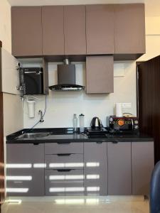 HSR Executive Home with Fast WiFi and Work Desk