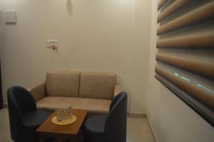 HSR Executive Home with Fast WiFi and Work Desk