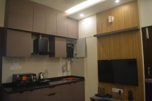 HSR Executive Home with Fast WiFi and Work Desk