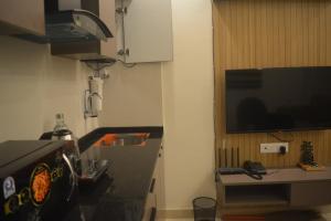 HSR Executive Home with Fast WiFi and Work Desk