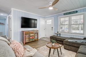 Less Than 1 Mi to Beach Oak Island Retreat with Swim Spa!