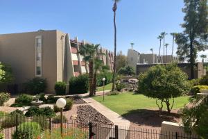 Old Town condo with balcony pool spa grills-picnic area and washer-dryer