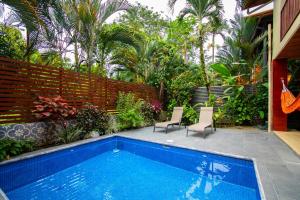 Entire villa with pool 3 min walk to Surf Dominical