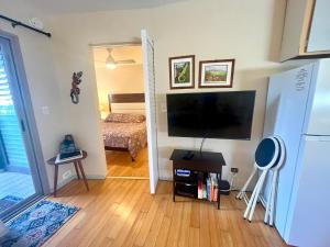 Beachfront 1 Bedroom Condo with Private Beach, Pool, Hot Tub