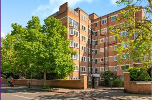 Top floor, 3 beedrooms, penthouse flat, with a view of London