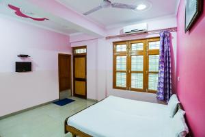 SPOT ON 46300 Kailash Hotel