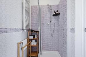 Azure Oasis with parking near the airport & beach