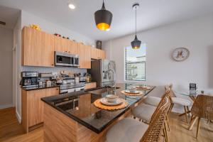 Dluxx Stylish Retreat 3 Suites Near Disney 3216