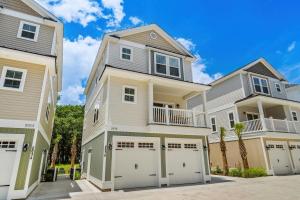 Coral Crush ~ Steps to Ocean ~ Dogs Welcome