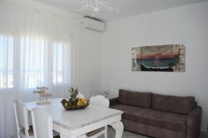 Enalios House