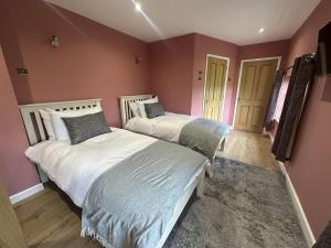 The Farmhouse at Penuwch - large holiday home with indoor pool and sauna