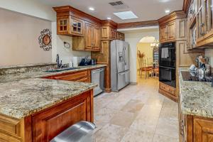 4BR home with private pool, game room, & putting green