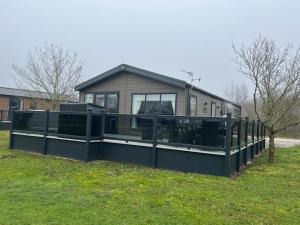 42 Monument Lake Woodhall Country Park