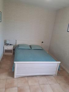 Chambres privées dans une maison avec piscine