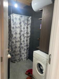 2-Bedroom House Near Airport