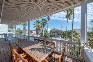 Sea the Sunrise beach and pool