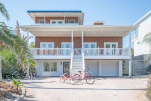 Sea the Sunrise beach and pool