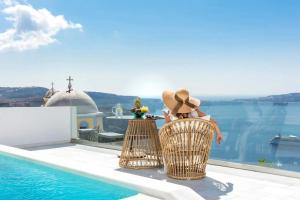 Villa Antelize 10 guests w pool Santorini