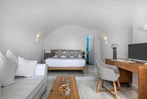 Villa Antelize 10 guests w pool Santorini