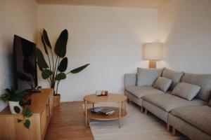 Havenwood Loft - 2 minutes to Lake - Free Parking