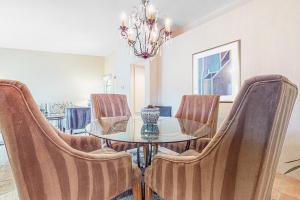 Inviting, dog-friendly condo with outdoor pool, pool spa & tennis access