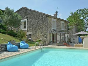 Spacious Villa in Brouzet-les-Quissac with Swimming Pool