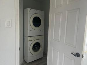 Lakeside Sunset - Hot Tub, Pool Table, Beautiful Views!!