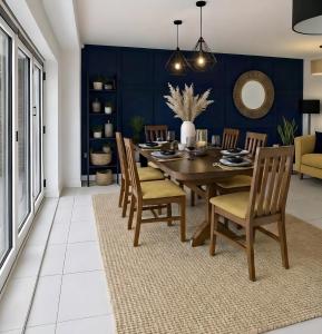 Your Versatile Luxury - Space for All- Sleeps 10