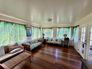 Mokulēia Beach Houses at Owens Retreat