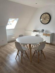 Large apartment, two furnished bedrooms