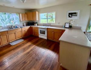 Mokulēia Beach Houses at Owens Retreat