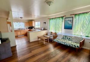 Mokulēia Beach Houses at Owens Retreat