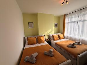 Golden Luxury Retreat 2 Bath Parking 16PPL