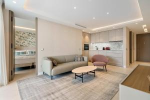 Modern Beachfront 2-Bedroom Apartment