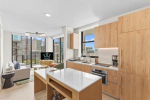 Spacious Condo to Steps from the Kaseya Center