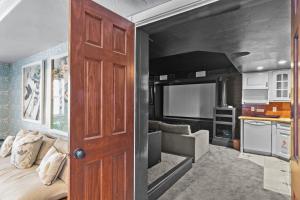 2876 - The Blue Martini