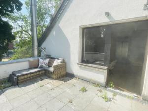 Große voll ausgestattete Wohnung mit Stellplätzen