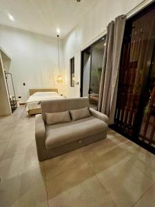 LunaMar Avellanas Studios