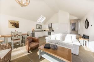 Beautiful river fronted house with private hot tub