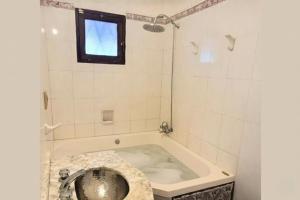 Casa a 1 cuadra de Playa Mansa Piscina y BBQ