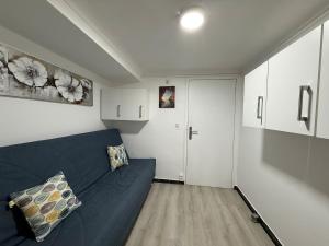 AwayDays - Karina - 1st Sea Line Studio