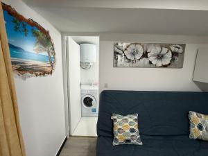 AwayDays - Karina - 1st Sea Line Studio